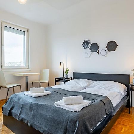 New With A View - Modern Studio Wien Eksteriør billede