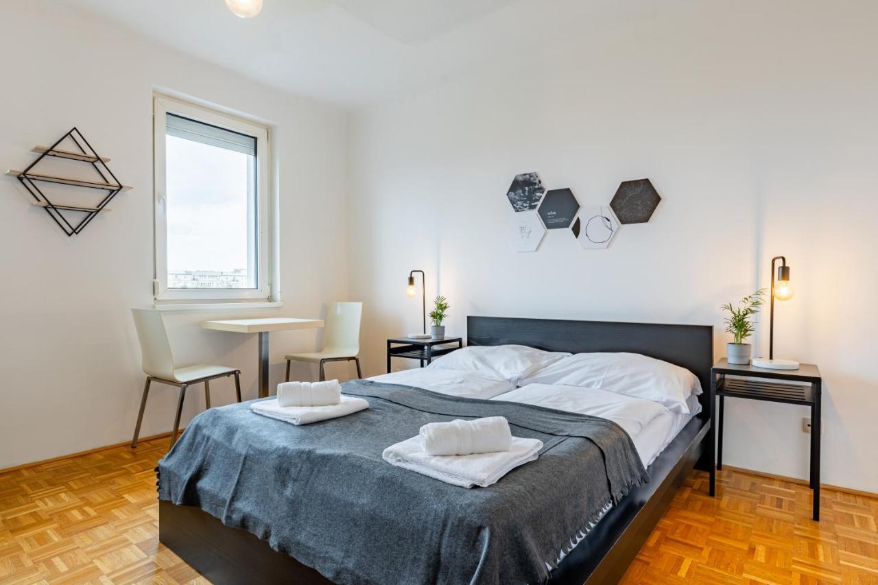 New With A View - Modern Studio Wien Eksteriør billede